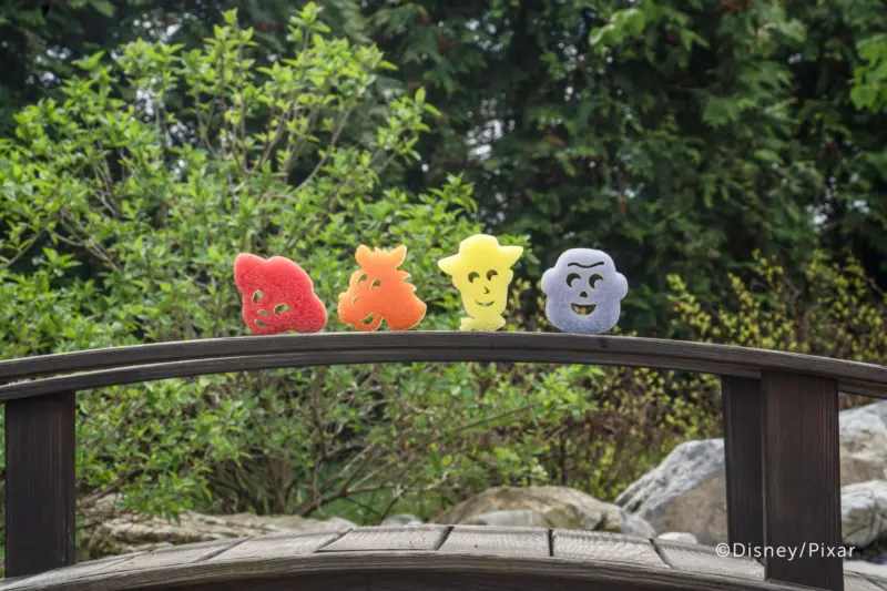 Toy Story Sponges on bridge